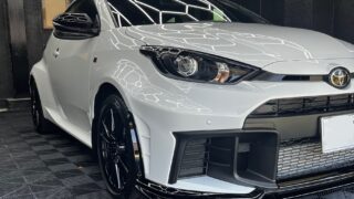 新車トヨタ GRヤリスへガラスコーティング施工｜パールホワイト｜滋賀県