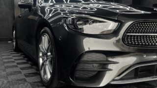 メルセデス・ベンツ Eクラスクーペへ純水手洗い洗車｜他店コーティング施工車｜グレー｜京都府京田辺市